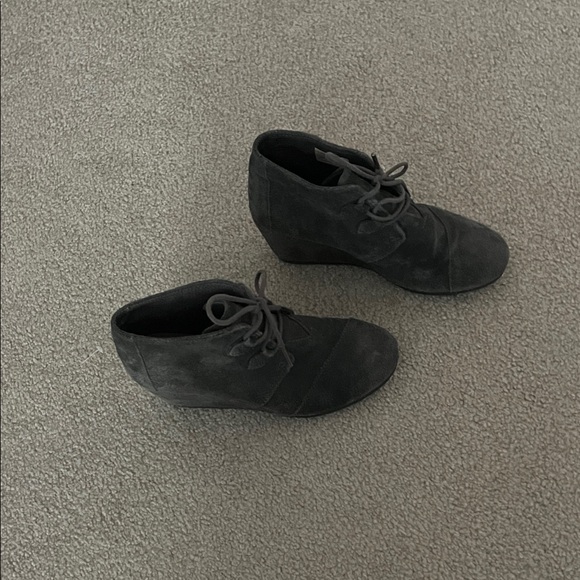 Women's grey Suede Wedge Ankle Boots - Picture 1 of 6